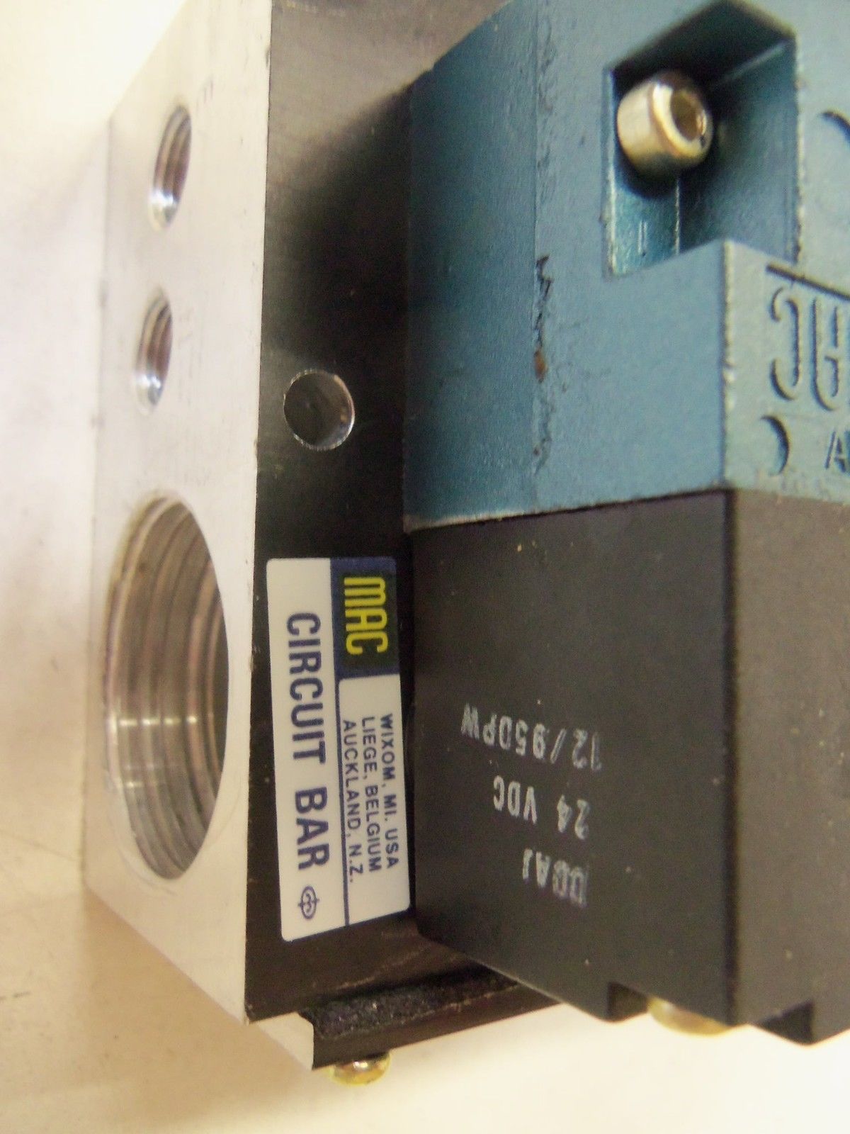 MAC 45A-L00-DDAJ-1FM9 WITH CIRCUIT BAR  *NEW NO BOX*
