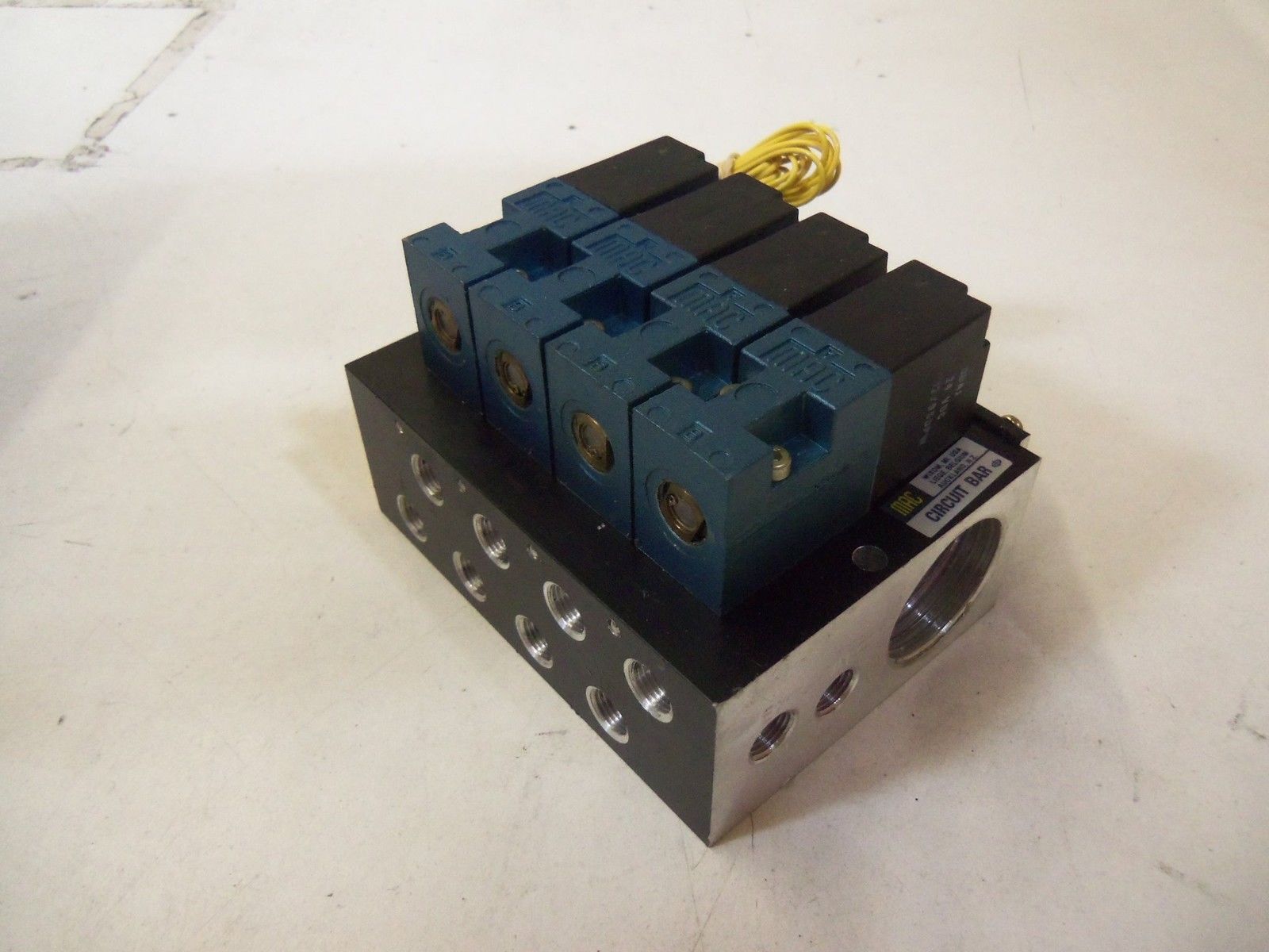MAC 45A-L00-DDAJ-1FM9 WITH CIRCUIT BAR  *NEW NO BOX*
