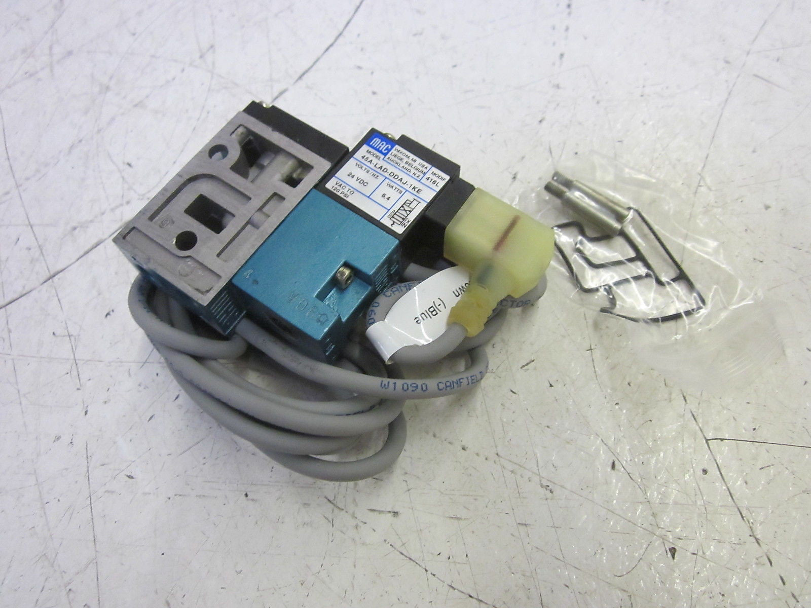 MAC 45A-LAD-DDAJ-1KE SOLENOID VALVE 24VDC (AS PICTURED W/ CORD) *NEW IN BOX*