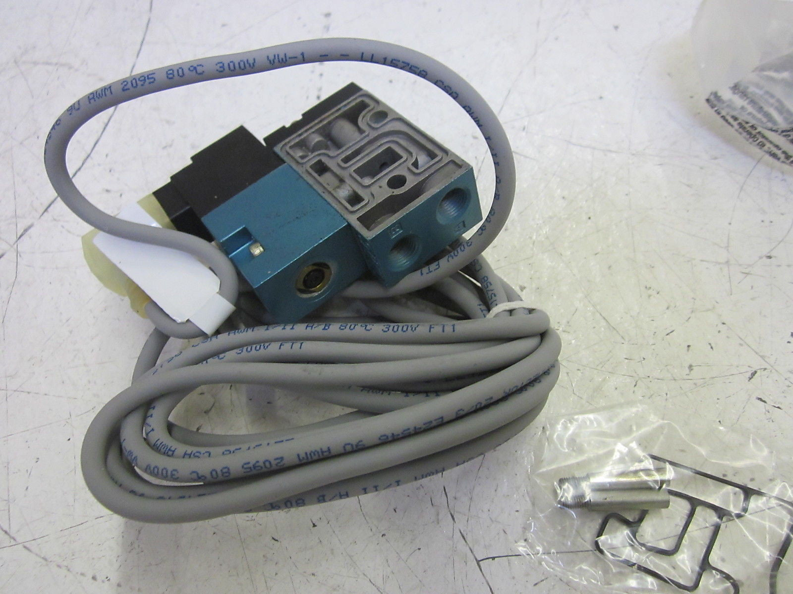 MAC 45A-LAD-DDAJ-1KE SOLENOID VALVE 24VDC (AS PICTURED W/ CORD) *NEW IN BOX*