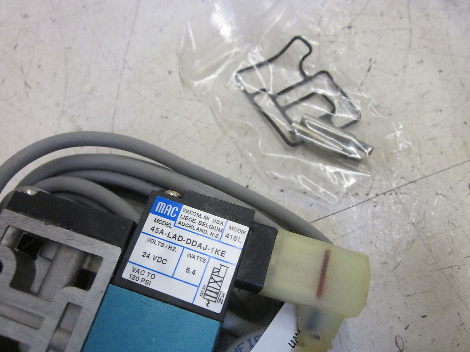 MAC 45A-LAD-DDAJ-1KE SOLENOID VALVE 24VDC (AS PICTURED W/ CORD) *NEW IN BOX*