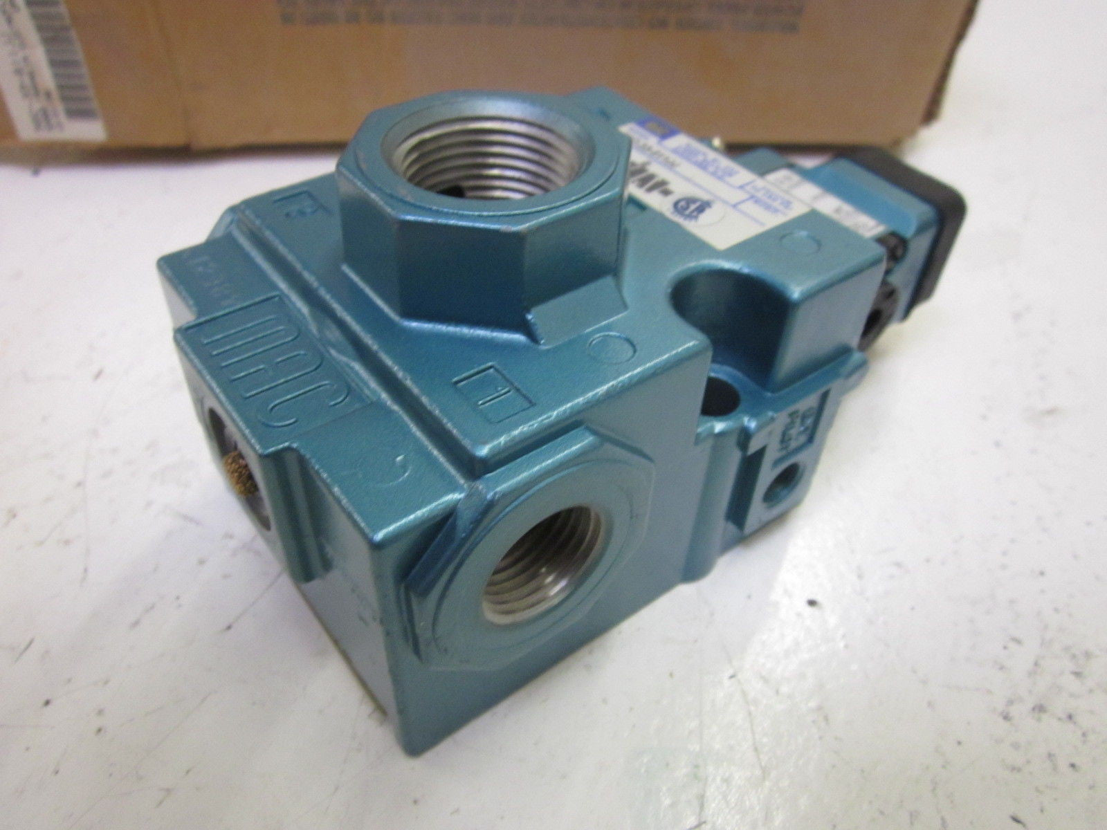 MAC 56C-33-611JJ SOLENOID VALVE *NEW IN BOX*