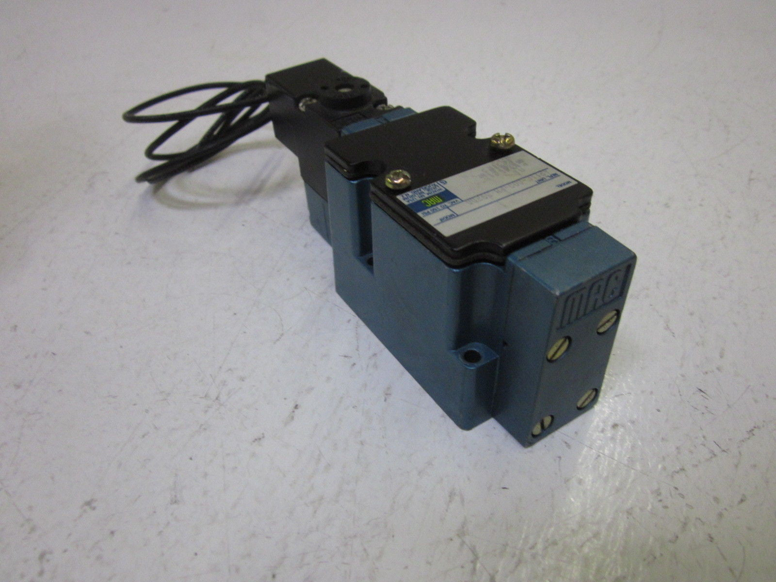 MAC 6211C-000-PM-592DA PNEUMATIC VALVE  *USED*
