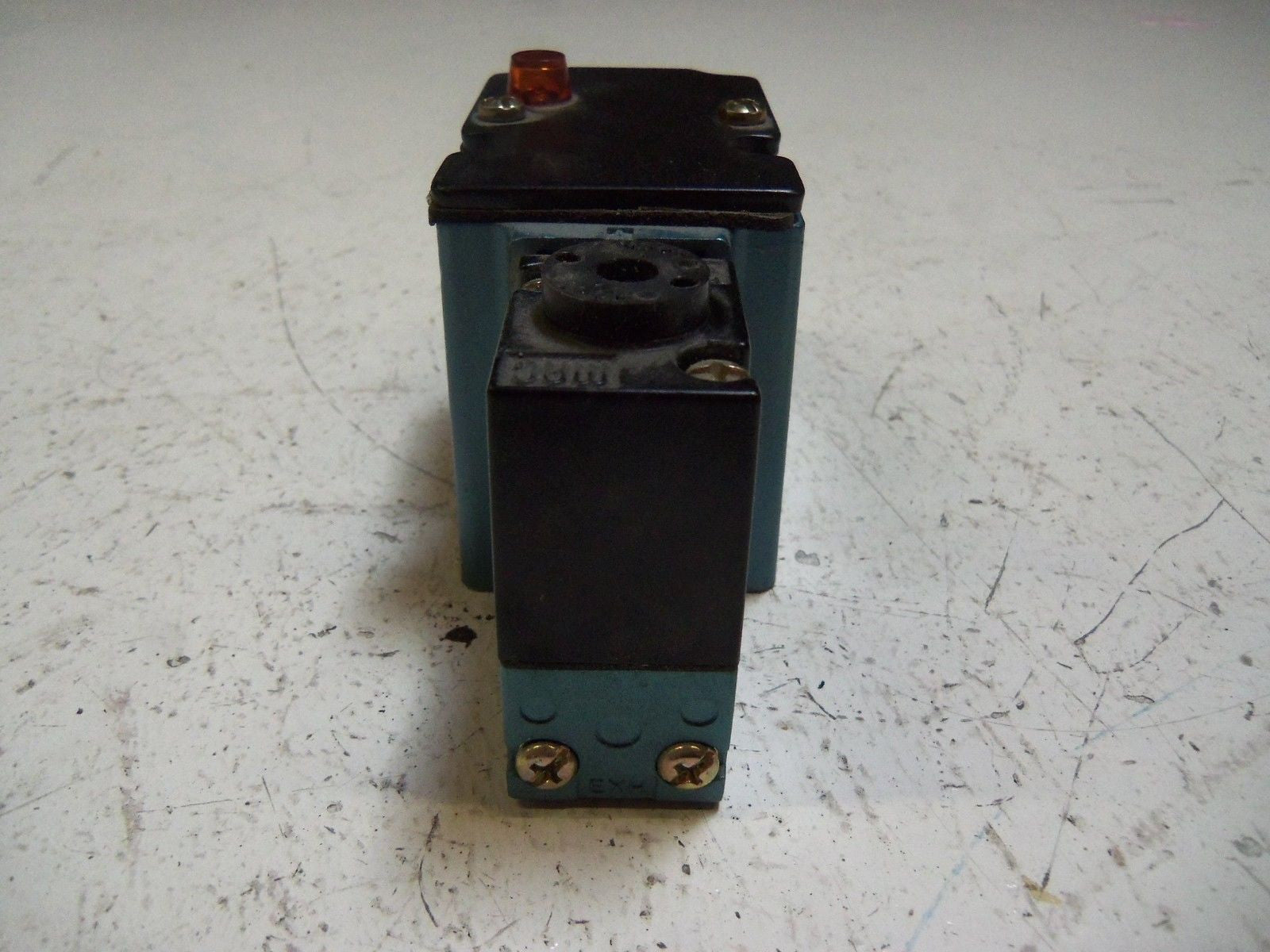 MAC 6213C-000-PM-111DA SOLENOID VALVE *USED*
