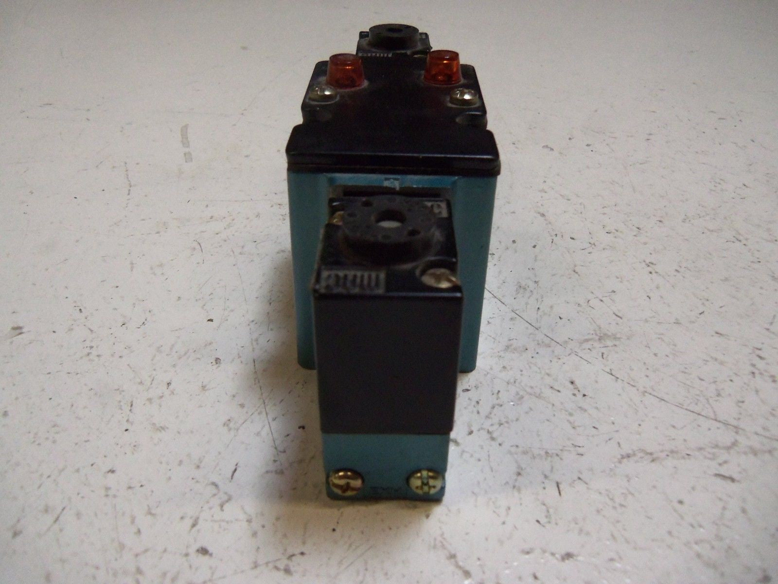 MAC 6243C-000-PM-111DA PNEUMATIC SOLENOID VALVE *USED*