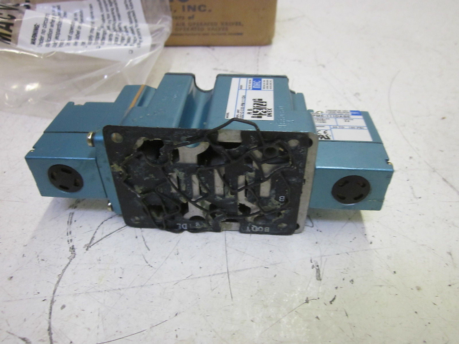 MAC 6321C-000-PM-111DA SOLENOID VALVE 120V *NEW IN BOX*