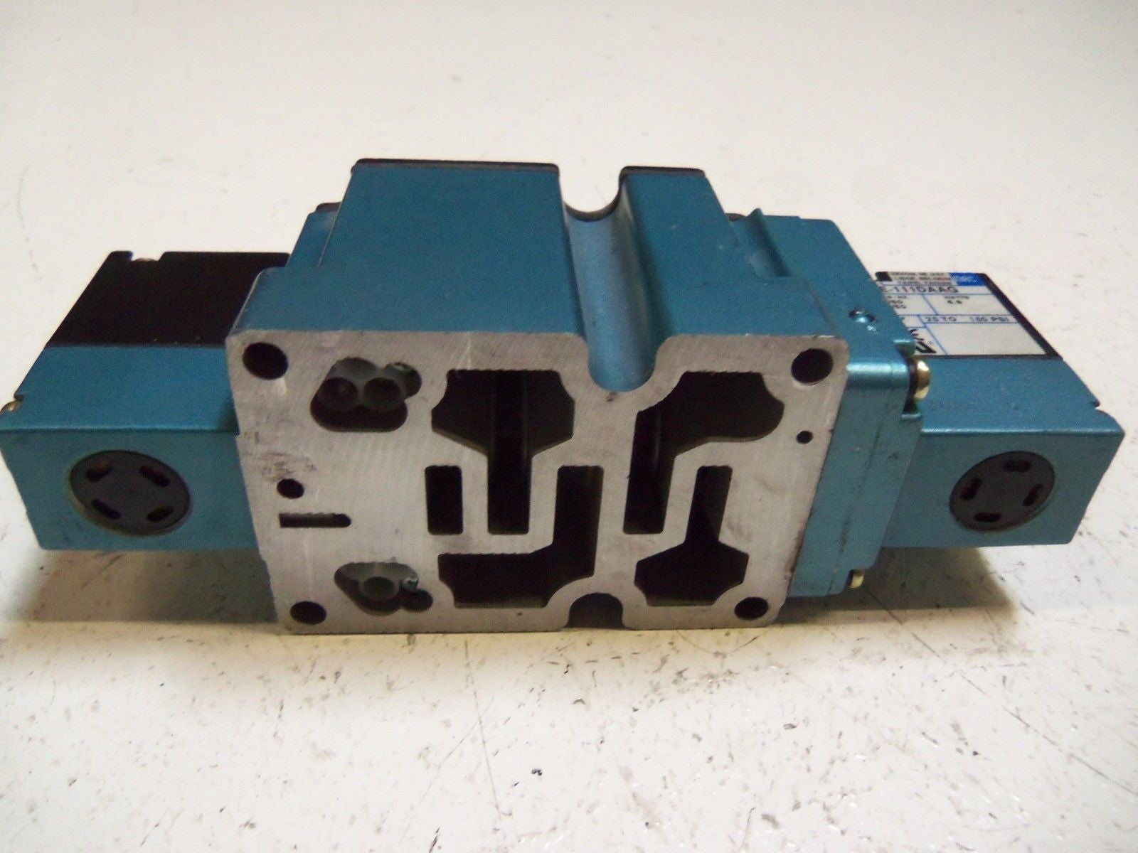 MAC 6323D-000-PM-111DA PNEUMATIC VALVE *USED*