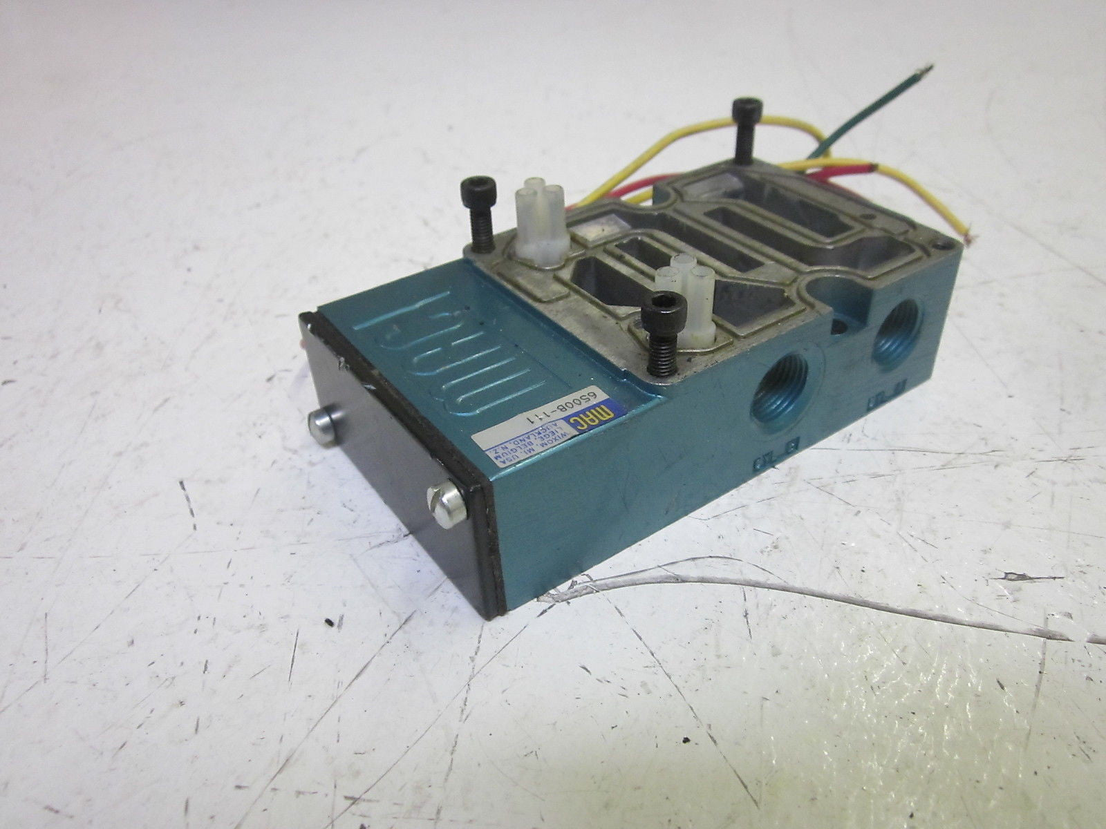 MAC 6500B-111 VALVE BASE  *USED*