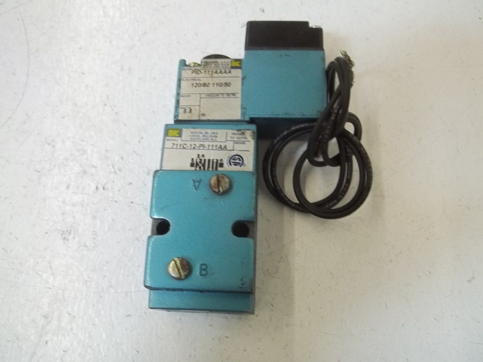 MAC 711C-12-PI-111AA VALVE *USED*