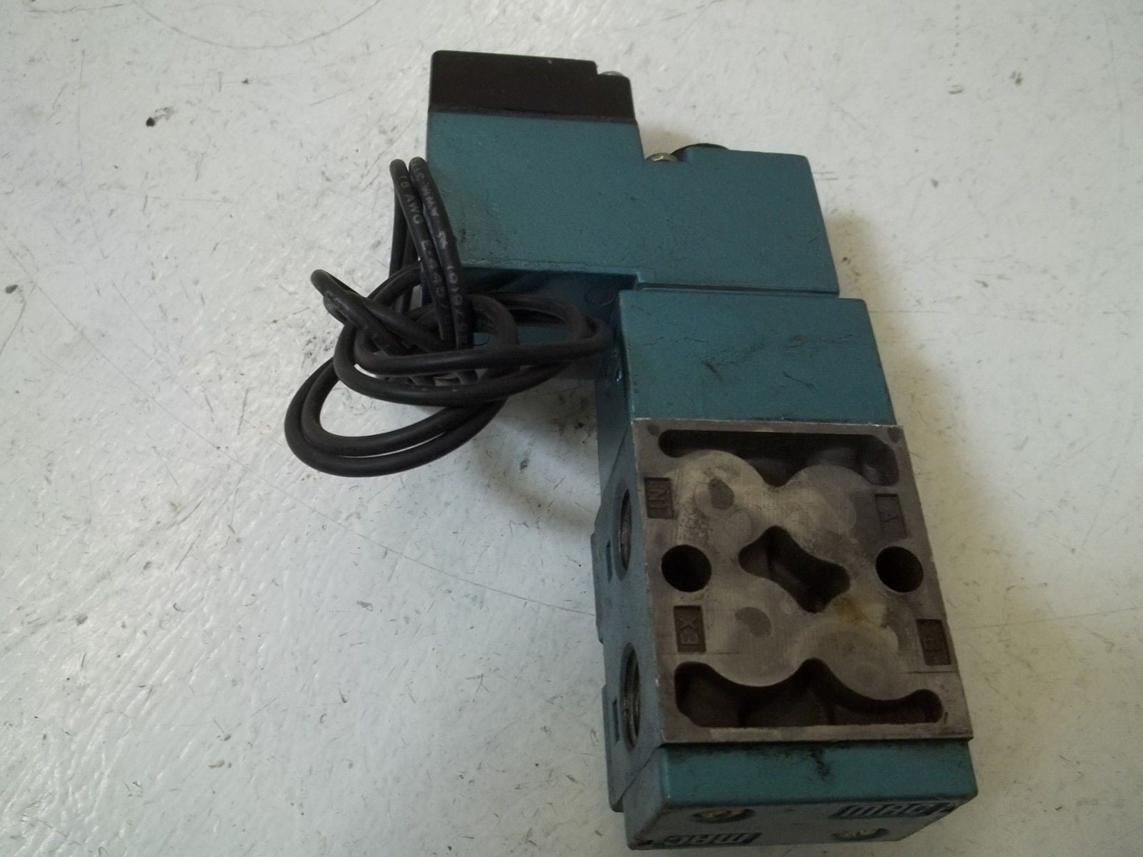 MAC 711C-12-PI-111AA VALVE *USED*