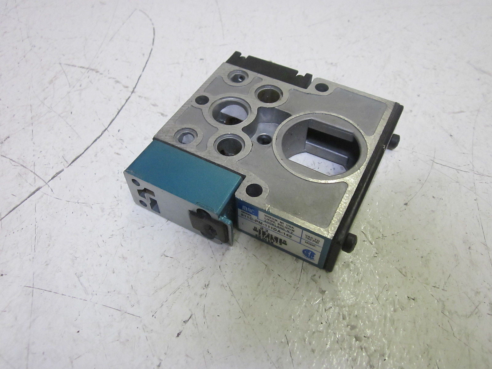 MAC 811C-PM-111DA-142 SOLENOID VALVE  *USED*