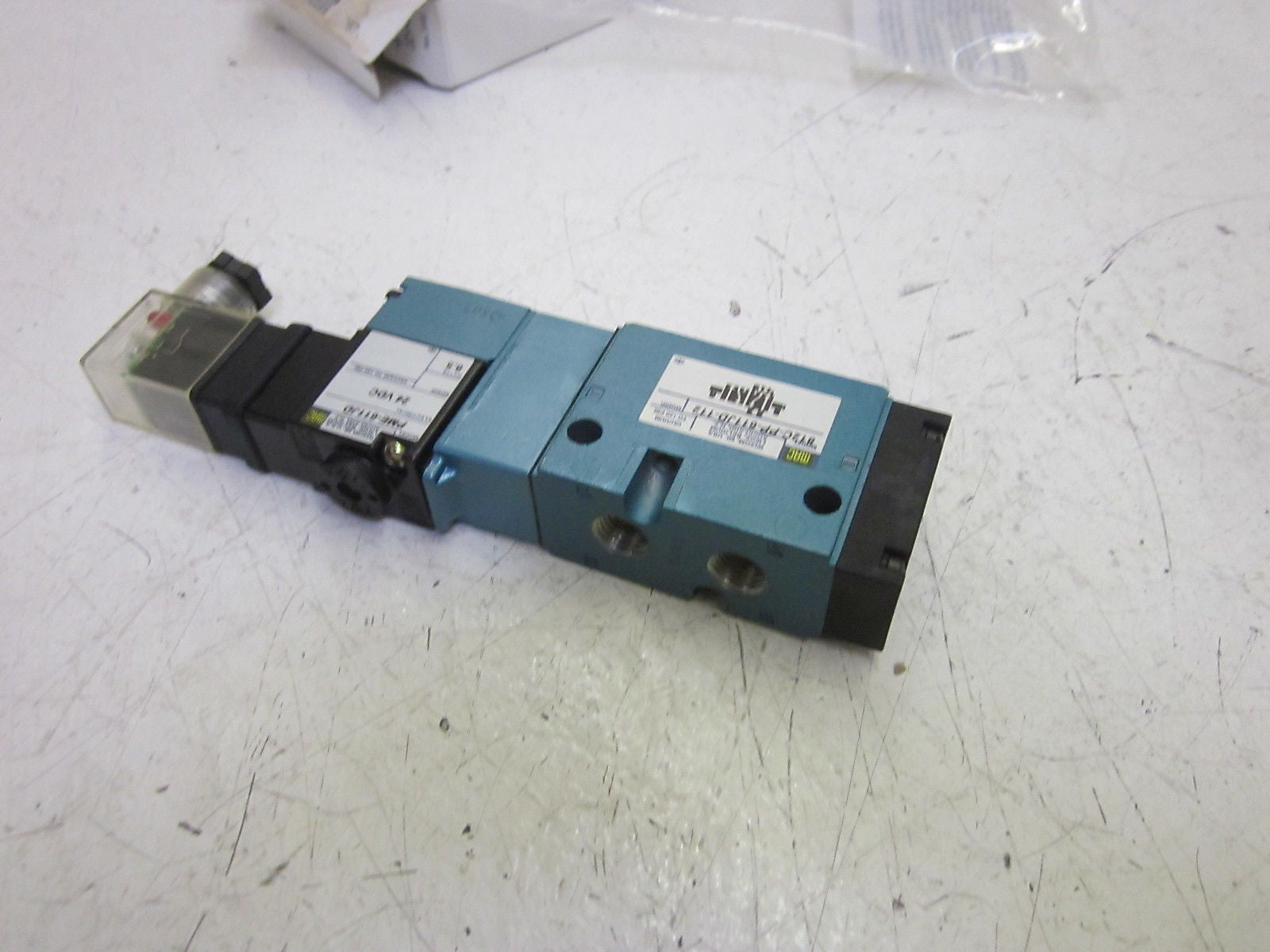 MAC 812C-PP-611JD-112 SOLENOID VALVE 24VDC *NEW NO BOX*
