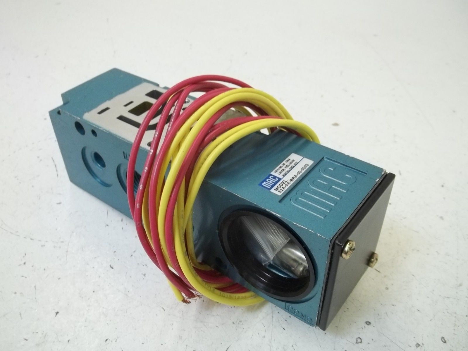 MAC 82A-0A-BRA-00-0003 SOLENOID VALVE BASE *NEW NO BOX*