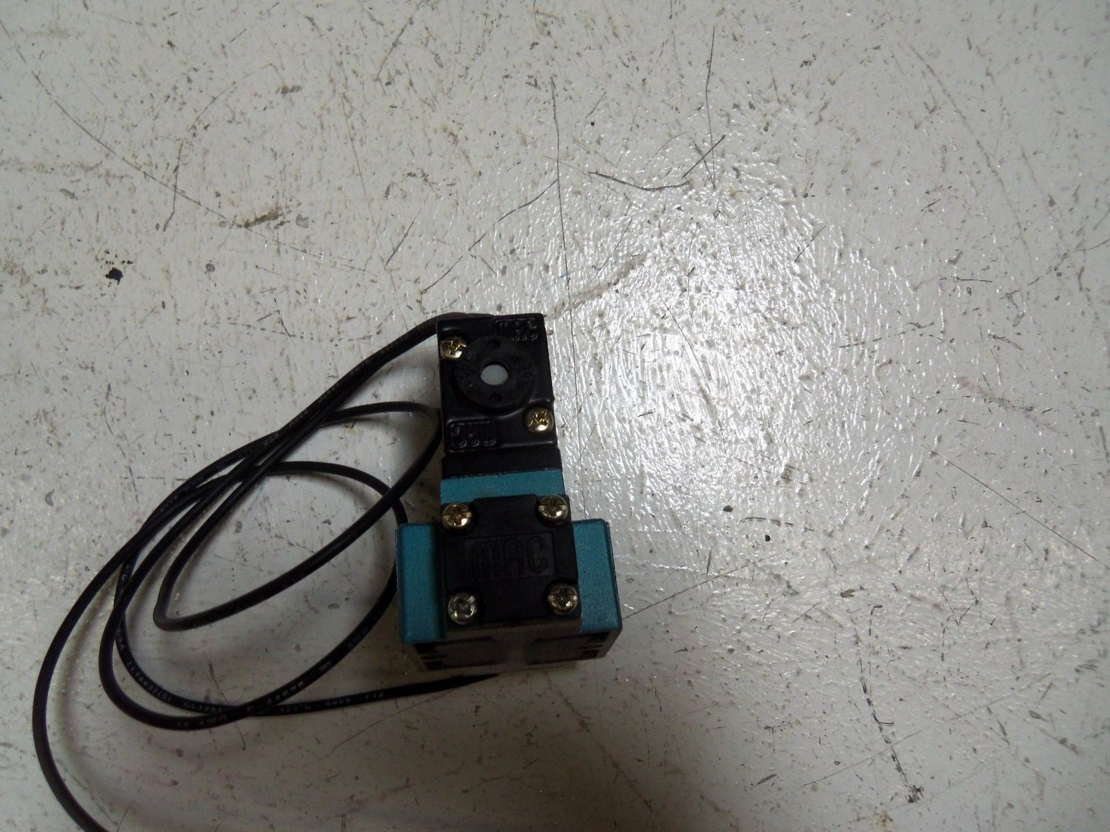 MAC 9128-PP-611BA SOLENOID PNEUMATIC VALVE *USED*