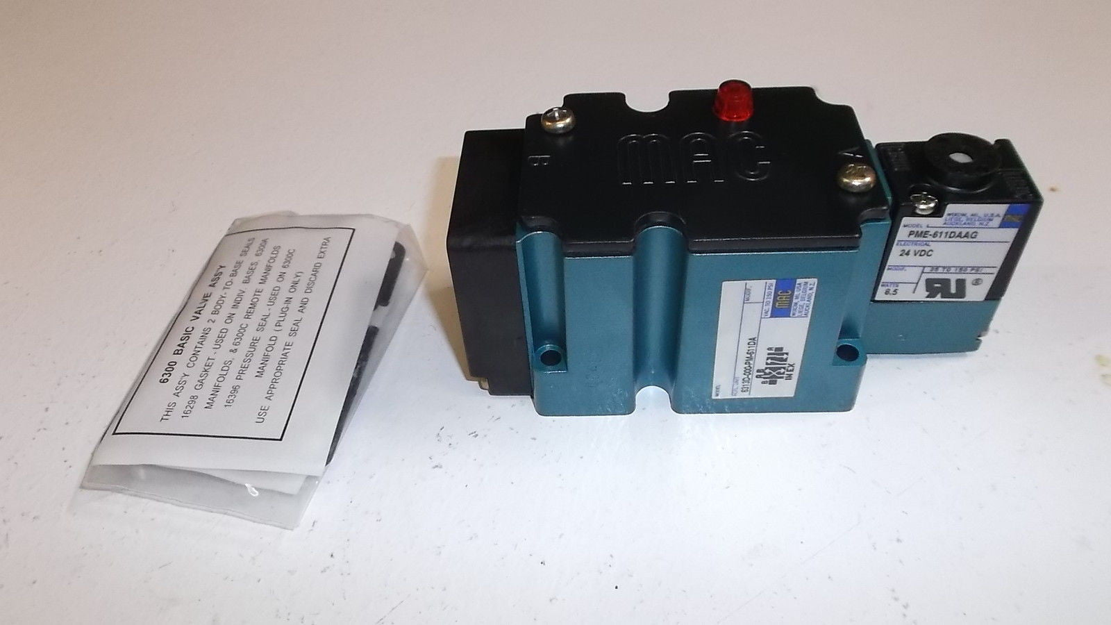 MAC PNUEMATIC SOLENOID VALVE 6313D-000-PM-611DA *NEW IN BOX*