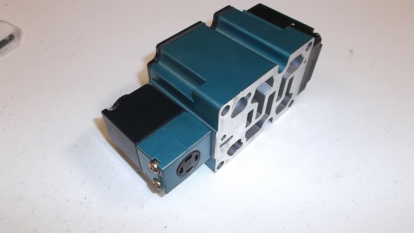 MAC PNUEMATIC SOLENOID VALVE 6313D-000-PM-611DA *NEW IN BOX*
