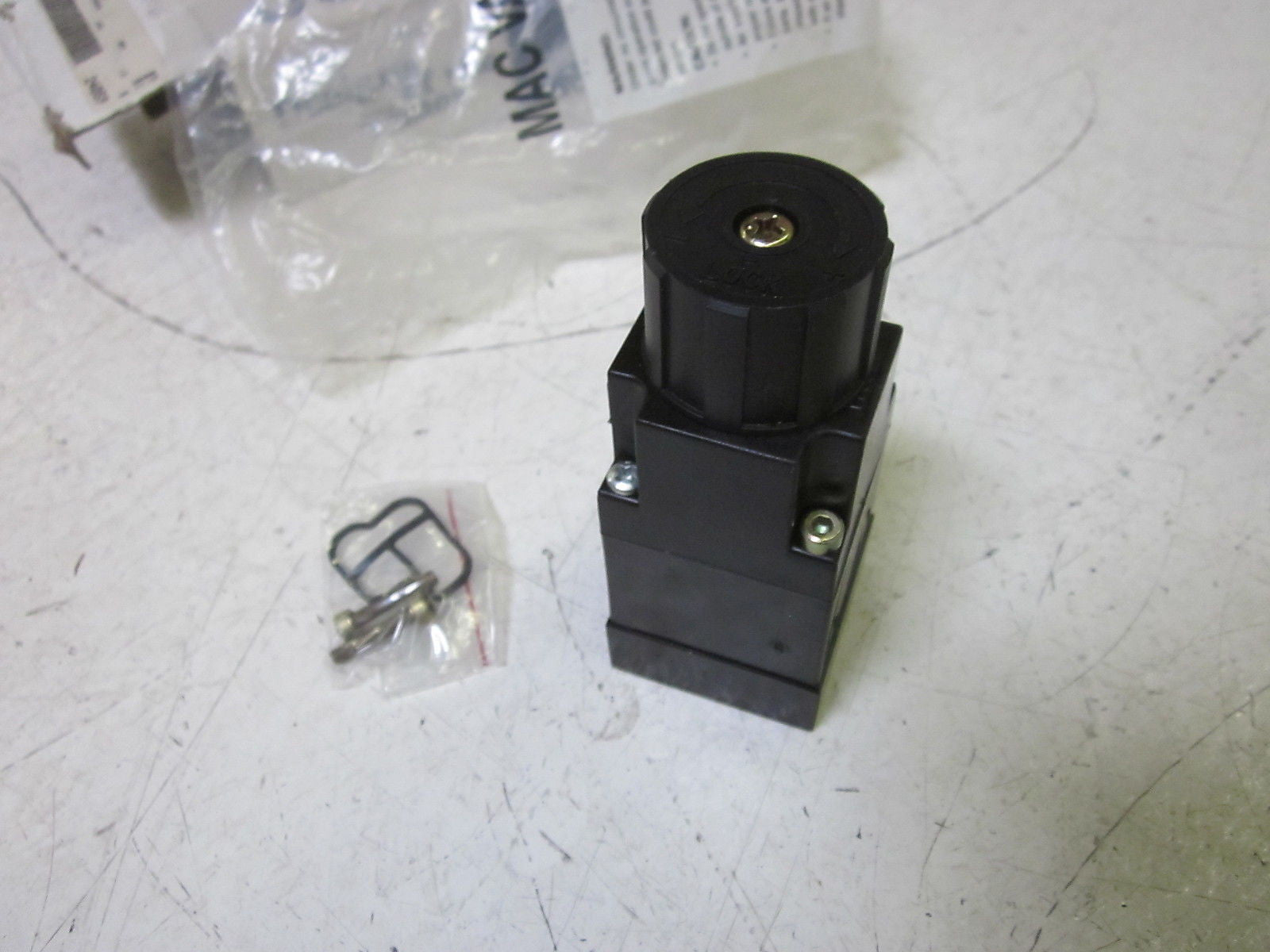 MAC PR02A-AAAA VALVE 0/120PSI *NEW IN BOX*