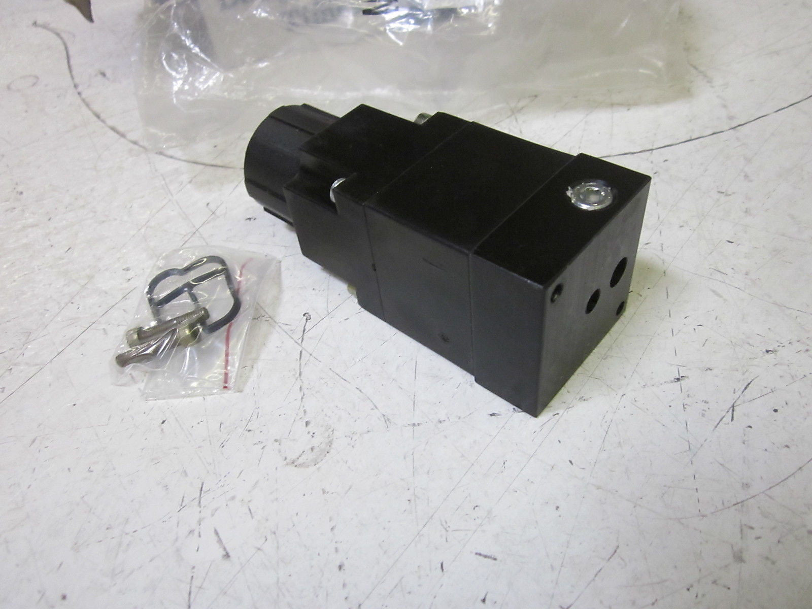 MAC PR02A-AAAA VALVE 0/120PSI *NEW IN BOX*