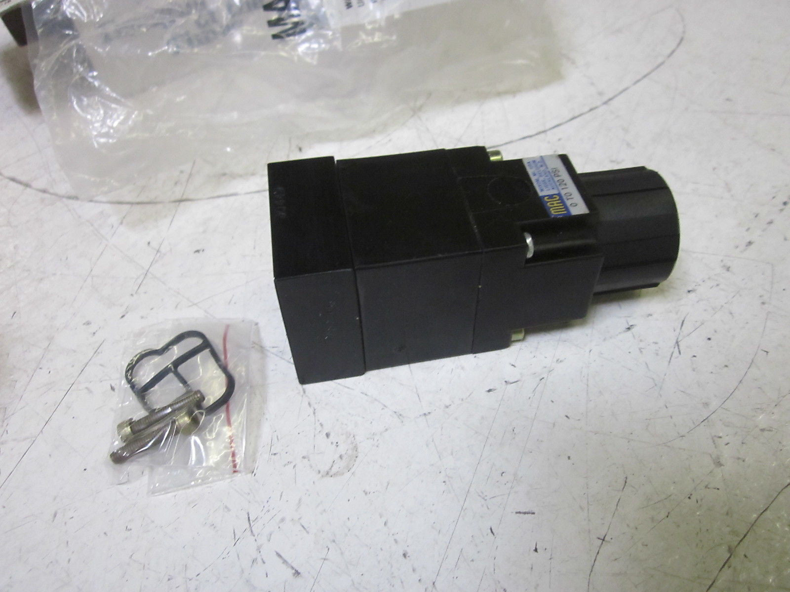 MAC PR02A-AAAA VALVE 0/120PSI *NEW IN BOX*