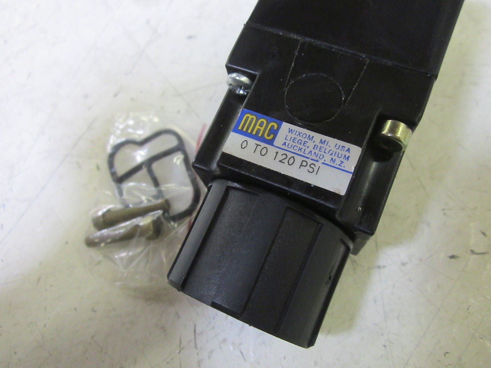 MAC PR02A-AAAA VALVE 0/120PSI *NEW IN BOX*