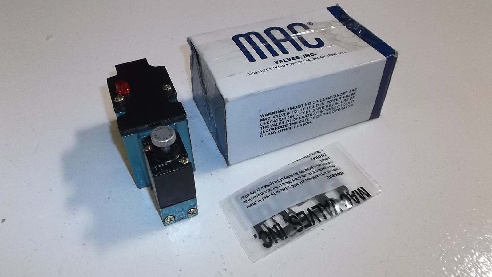 MAC SOLENOID VALVE 6213C-00-DM-614DA *NEW IN BOX*