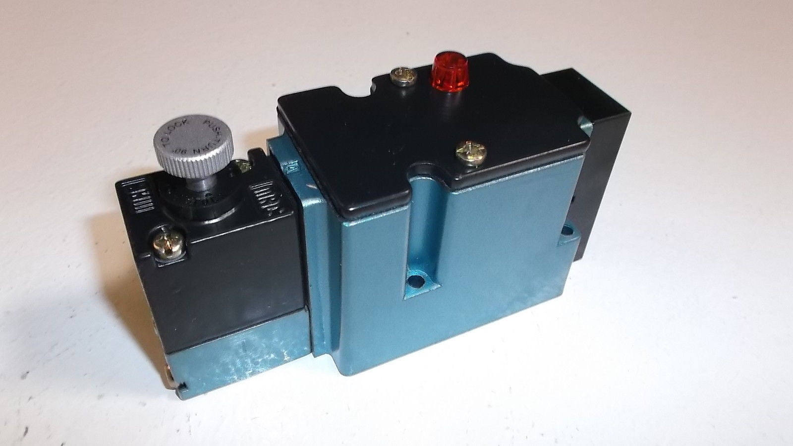 MAC SOLENOID VALVE 6213C-00-DM-614DA *NEW IN BOX*