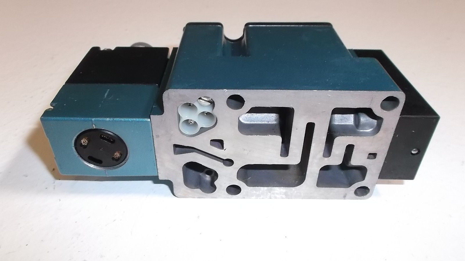 MAC SOLENOID VALVE 6213C-00-DM-614DA *NEW IN BOX*