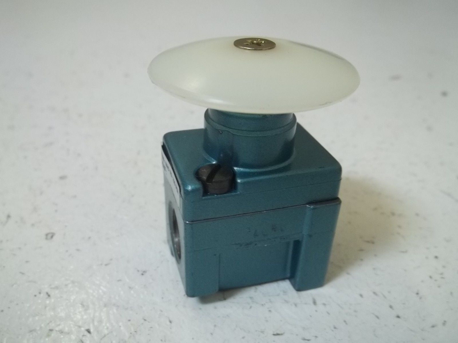 MAC VALVE 1113A-036 PUSH BUTTON OPERATOR *NEW IN BOX*