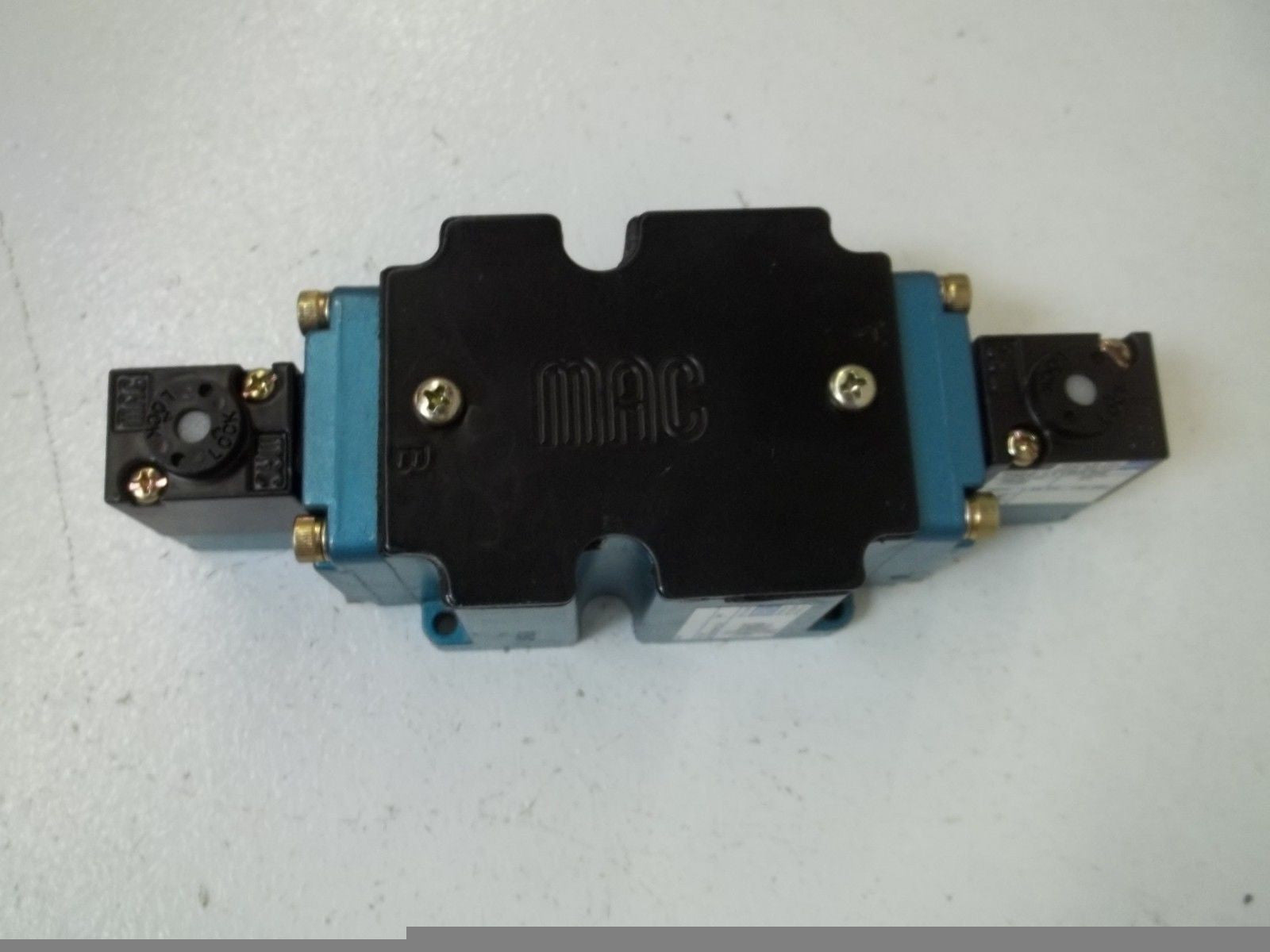 MAC VALVE INC. 6521B-000-PM-111DA SOLENOID VALVE *NEW IN A  BOX*