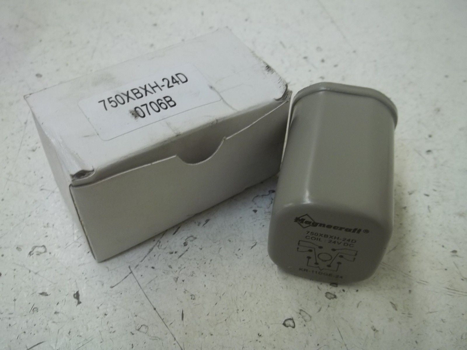 MAGNECRAFT 750XBXH-24D RELAY 24V DC *USED*