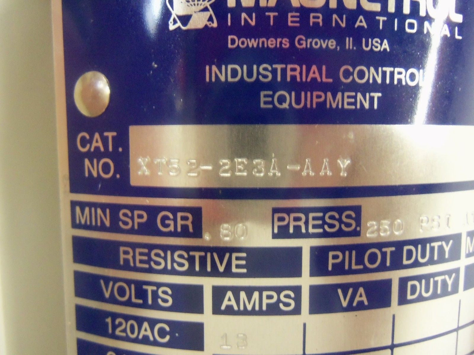 MAGNETROL XT52-2E3A-AAY *NEW NO BOX*