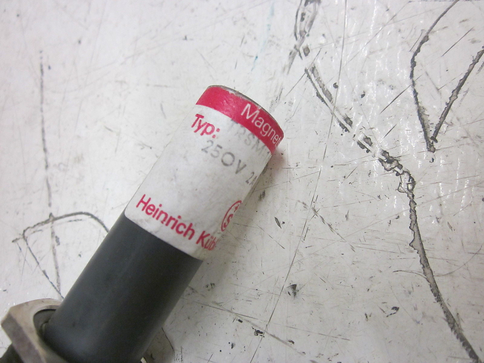 MAGNETSCHALTER  TRSM16 PROXIMITY SENSOR 250V 2A *USED*