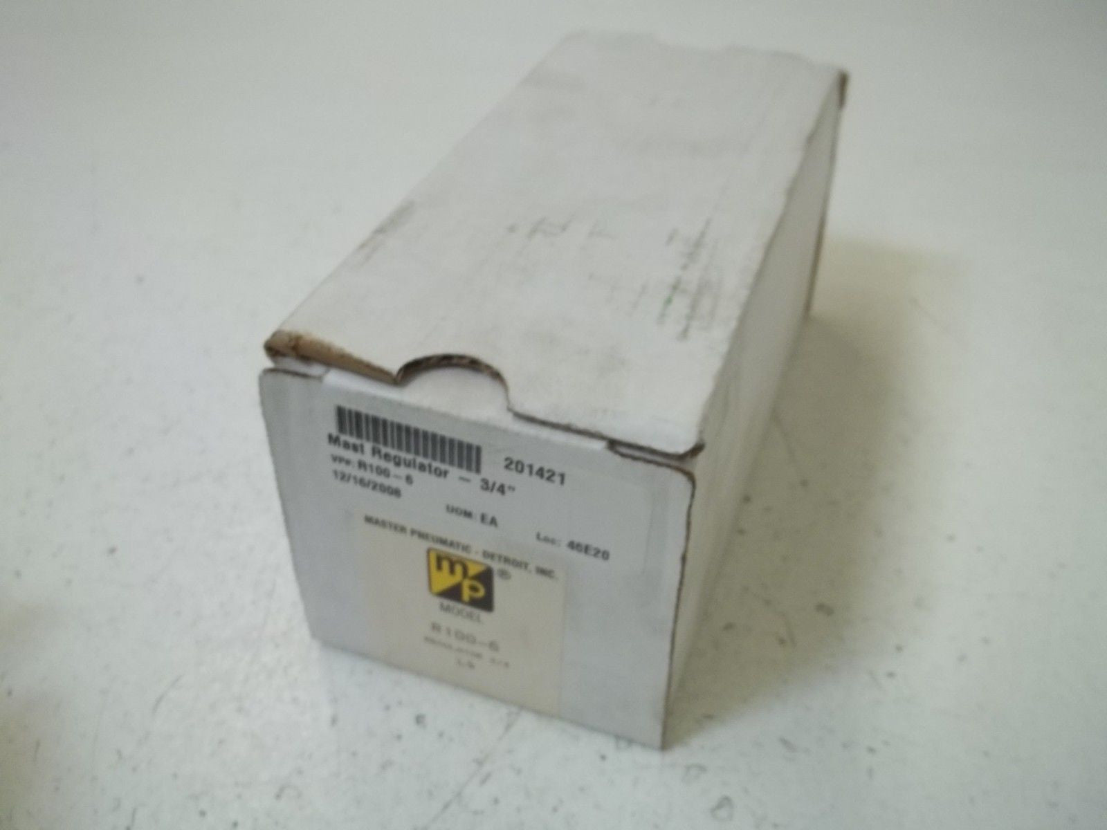 MASTER PNEUMATIC-DETROIT, INC. R100-6 3/4" REGULATOR *NEW IN BOX*