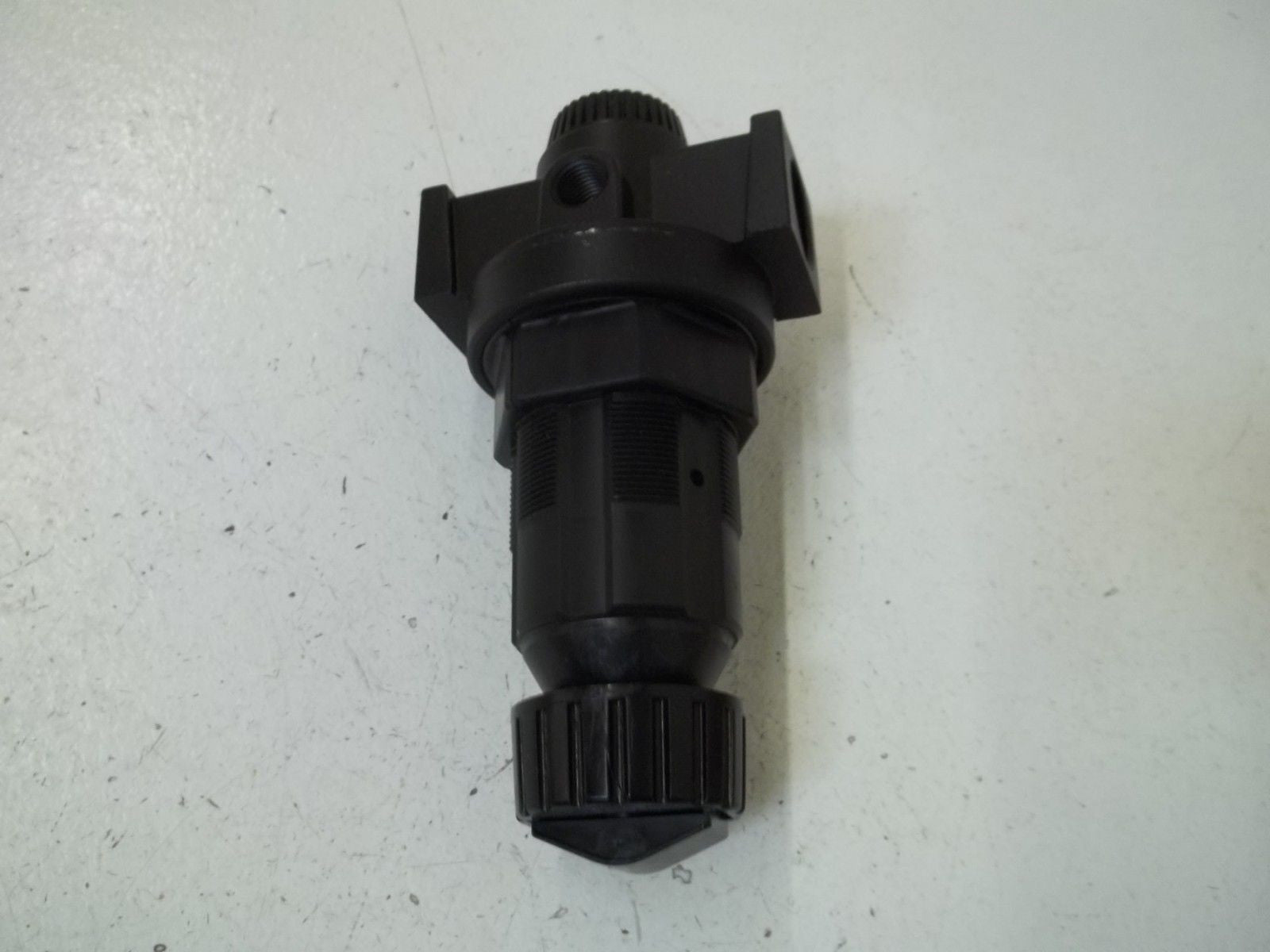 MASTER PNEUMATIC-DETROIT, INC. R100-6 3/4" REGULATOR *NEW IN BOX*