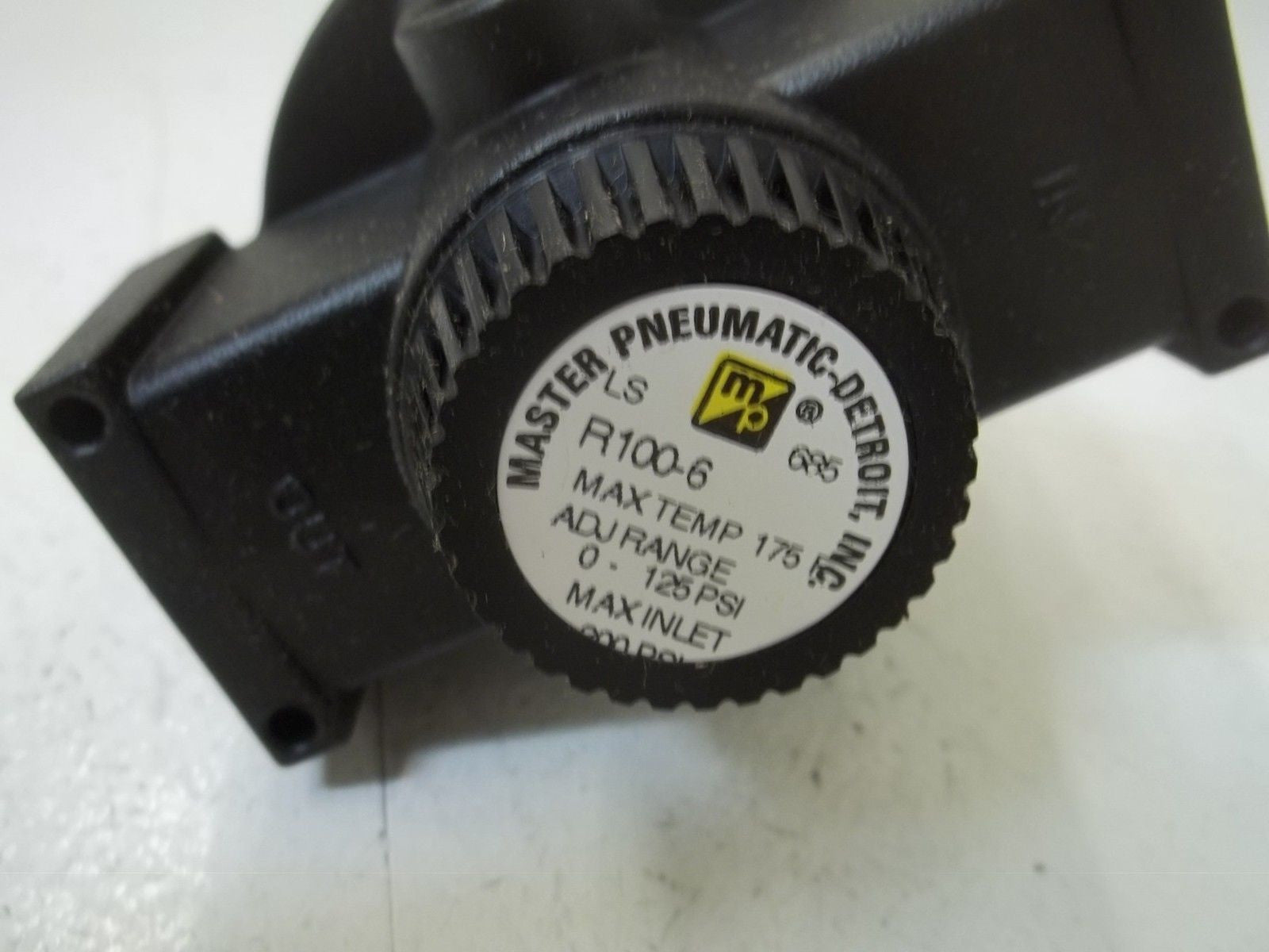 MASTER PNEUMATIC-DETROIT, INC. R100-6 3/4" REGULATOR *NEW IN BOX*
