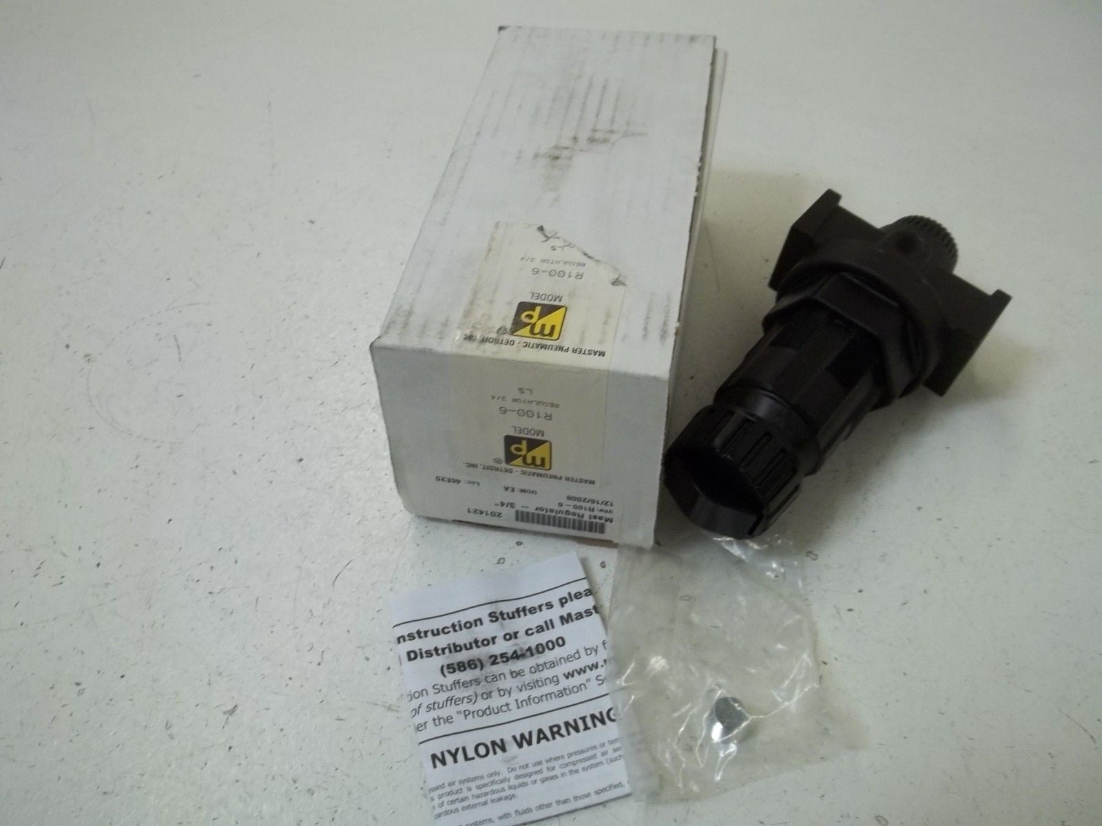 MASTER PNEUMATIC-DETROIT, INC. R100-6 3/4" REGULATOR *NEW IN BOX*