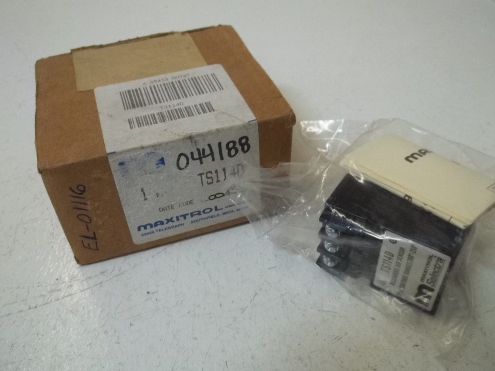 MAXITROL COMPANY TS114D DISCHARGE AIR SENSOR TEMP. RANGE 200-250 *NEW IN BOX*