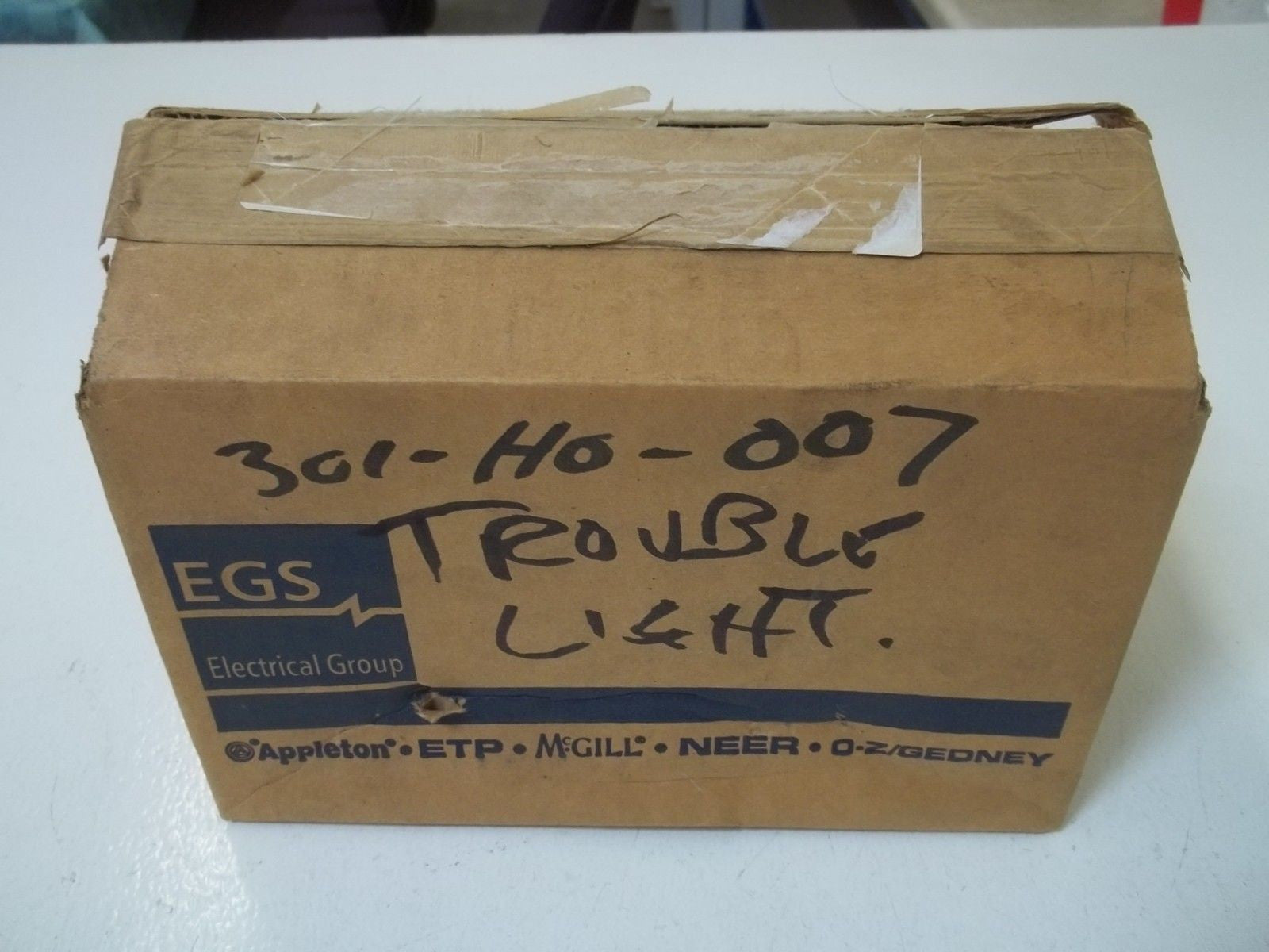 MCGILL C7001SRG GROUNDED INDUSTRIAL EXTENSION LIGHT *NEW IN BOX*
