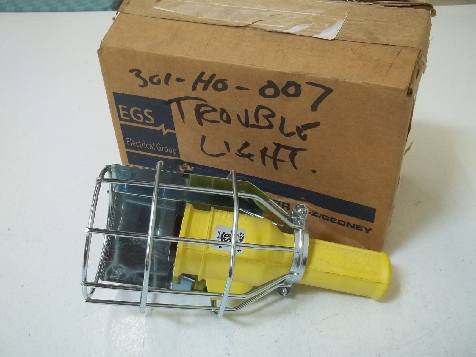 MCGILL C7001SRG GROUNDED INDUSTRIAL EXTENSION LIGHT *NEW IN BOX*