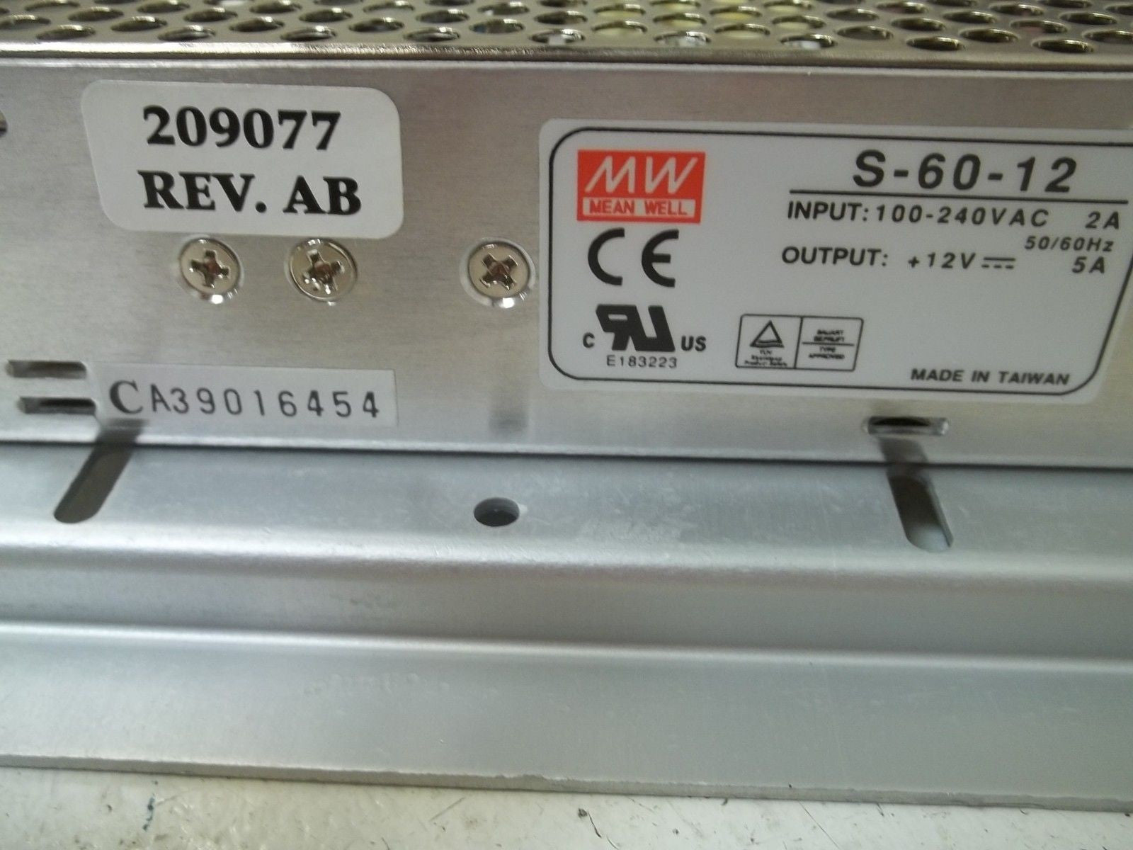 MEAN WELL S-60-12 POWER SUPPLY 100-240VAC 2A *NEW NO BOX*