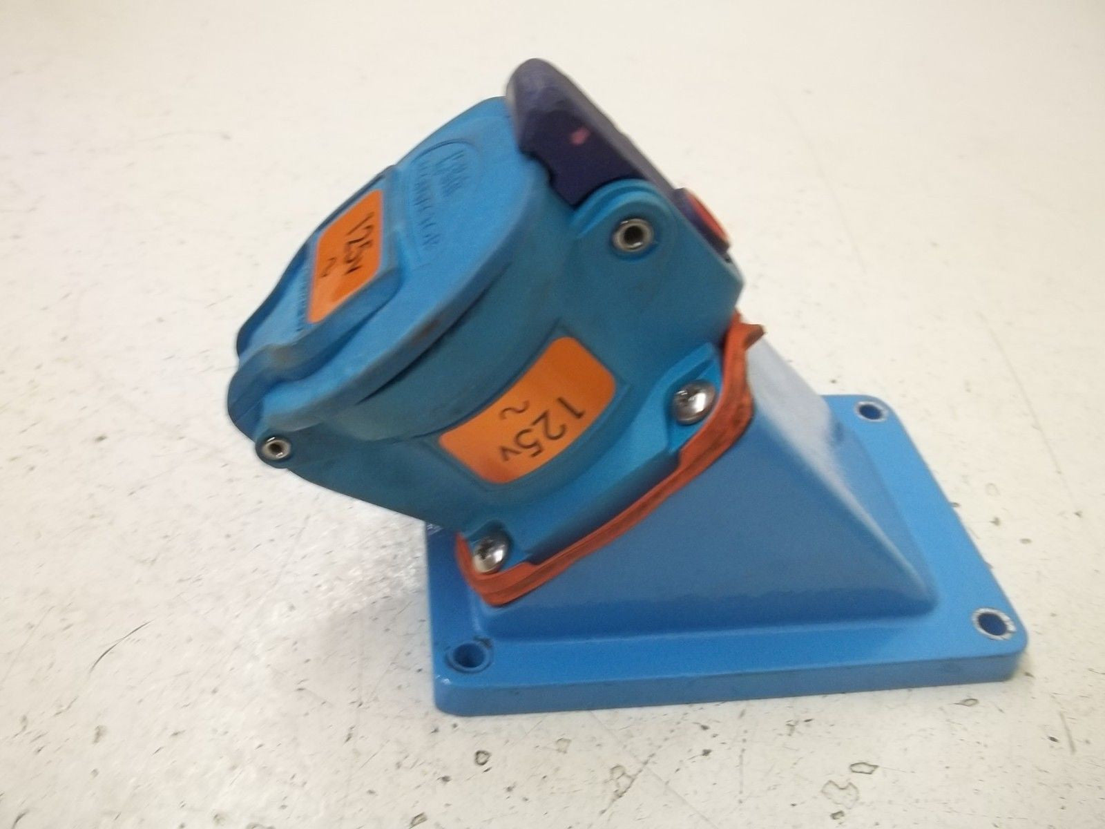 MELTRIC 63-14075 RECEPTACLE *USED*