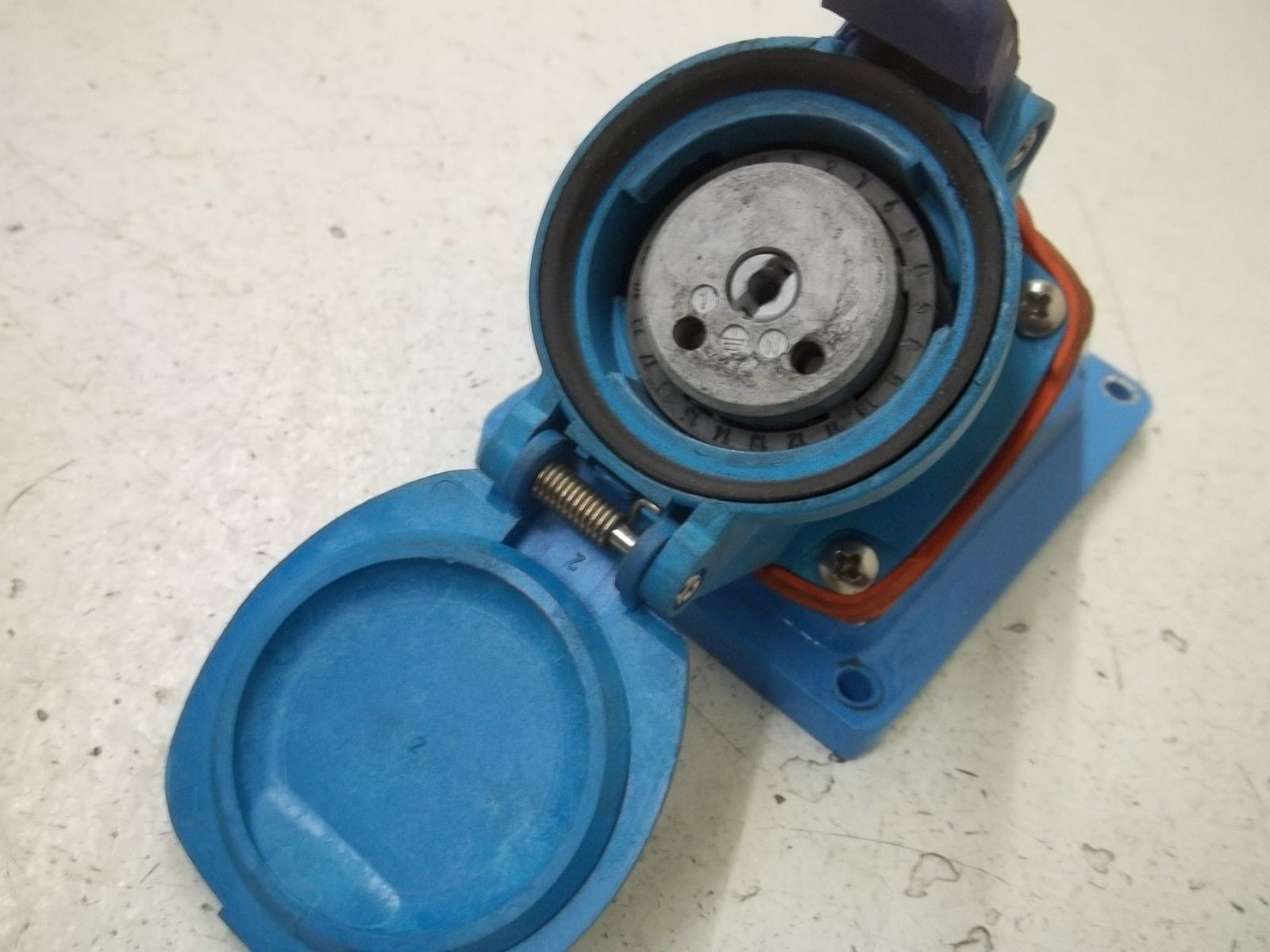 MELTRIC 63-14075 RECEPTACLE *USED*