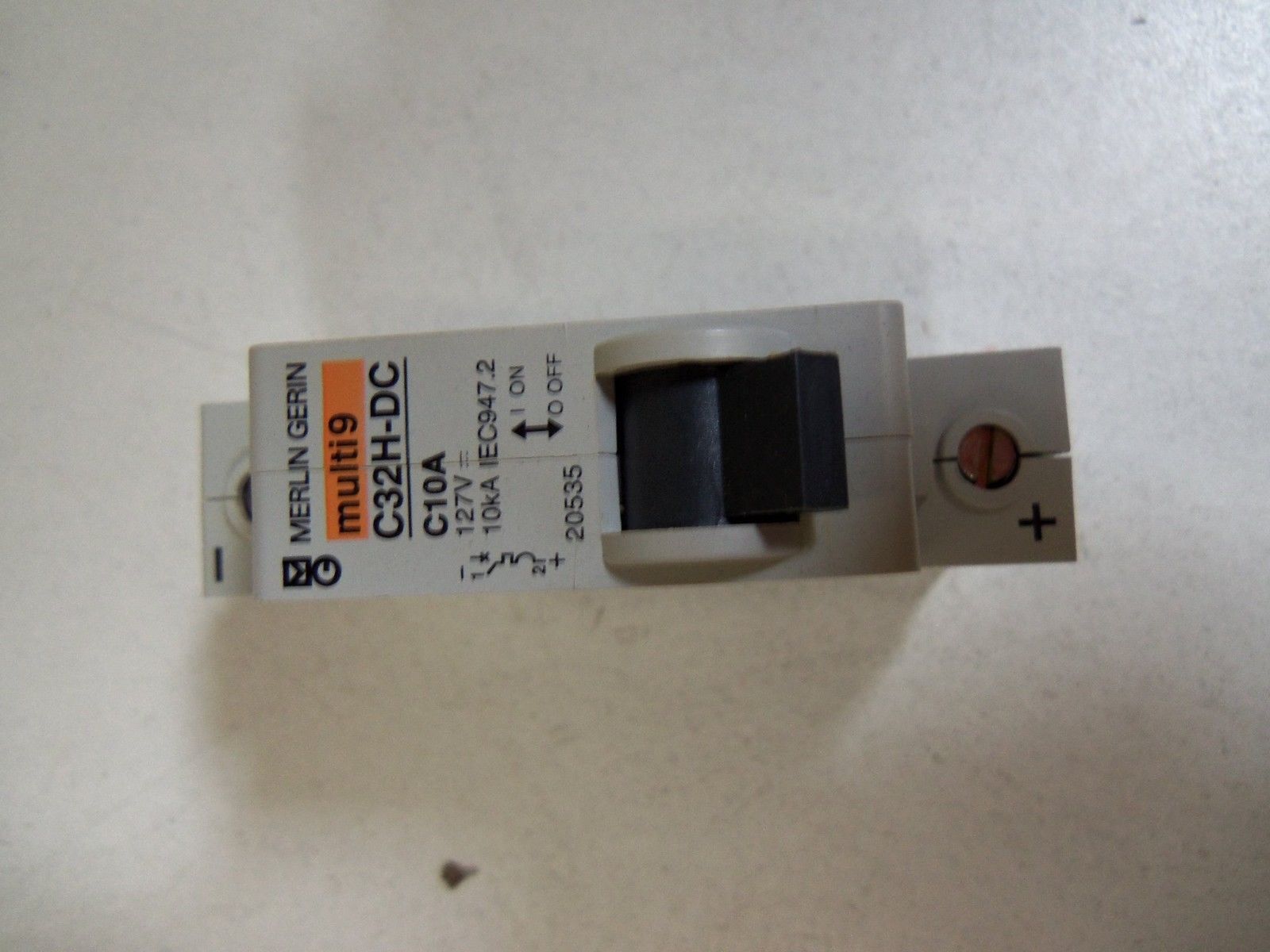 MERLIN GERIN 20535 CIRCUIT BREAKER 10A *NEW IN BOX*