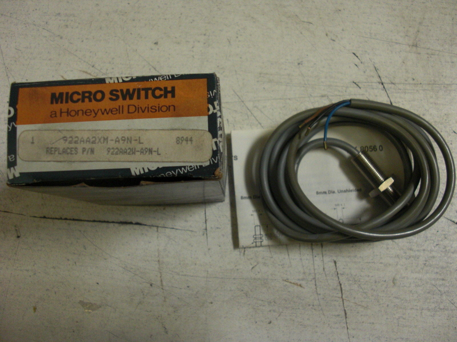 MICROSWITCH 922AA2XM-A9N-L PROXIMITY SWITCH *NEW IN BOX*