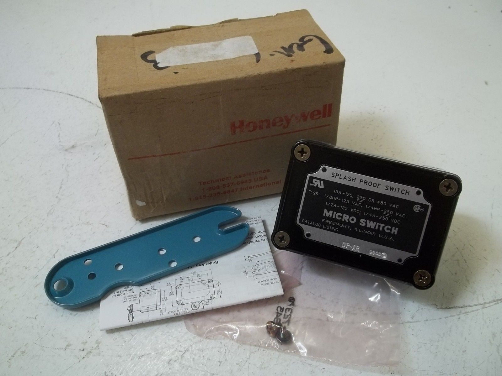 MICROSWITCH 0P-AR *NEW IN BOX*