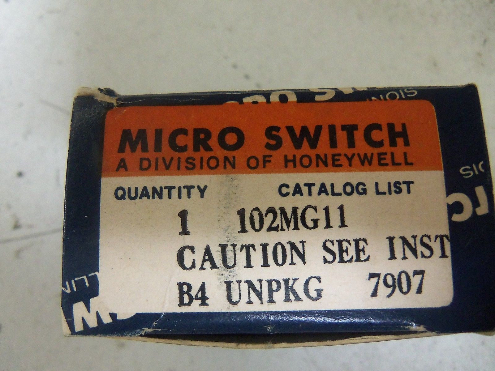 MICRO SWITCH 102MG11 *NEW IN BOX*
