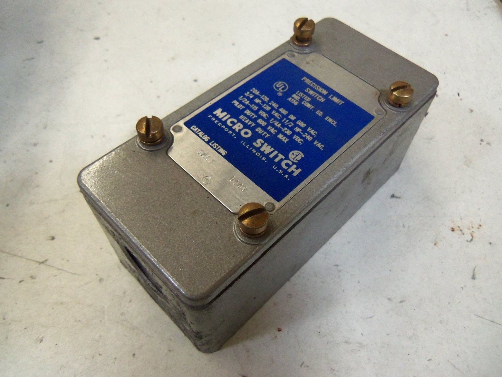 MICRO SWITCH 1ML1-8143 *USED*