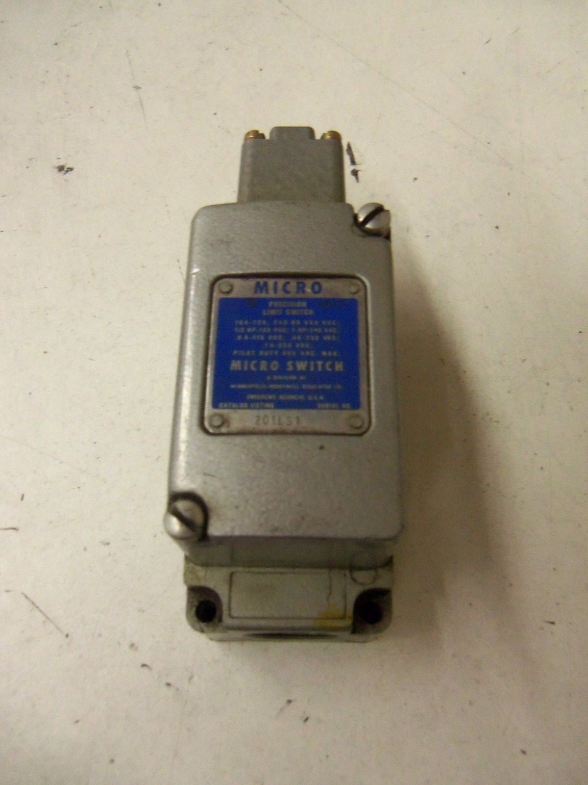 MICROSWITCH 201LS1 W/ 18PA1  *USED*
