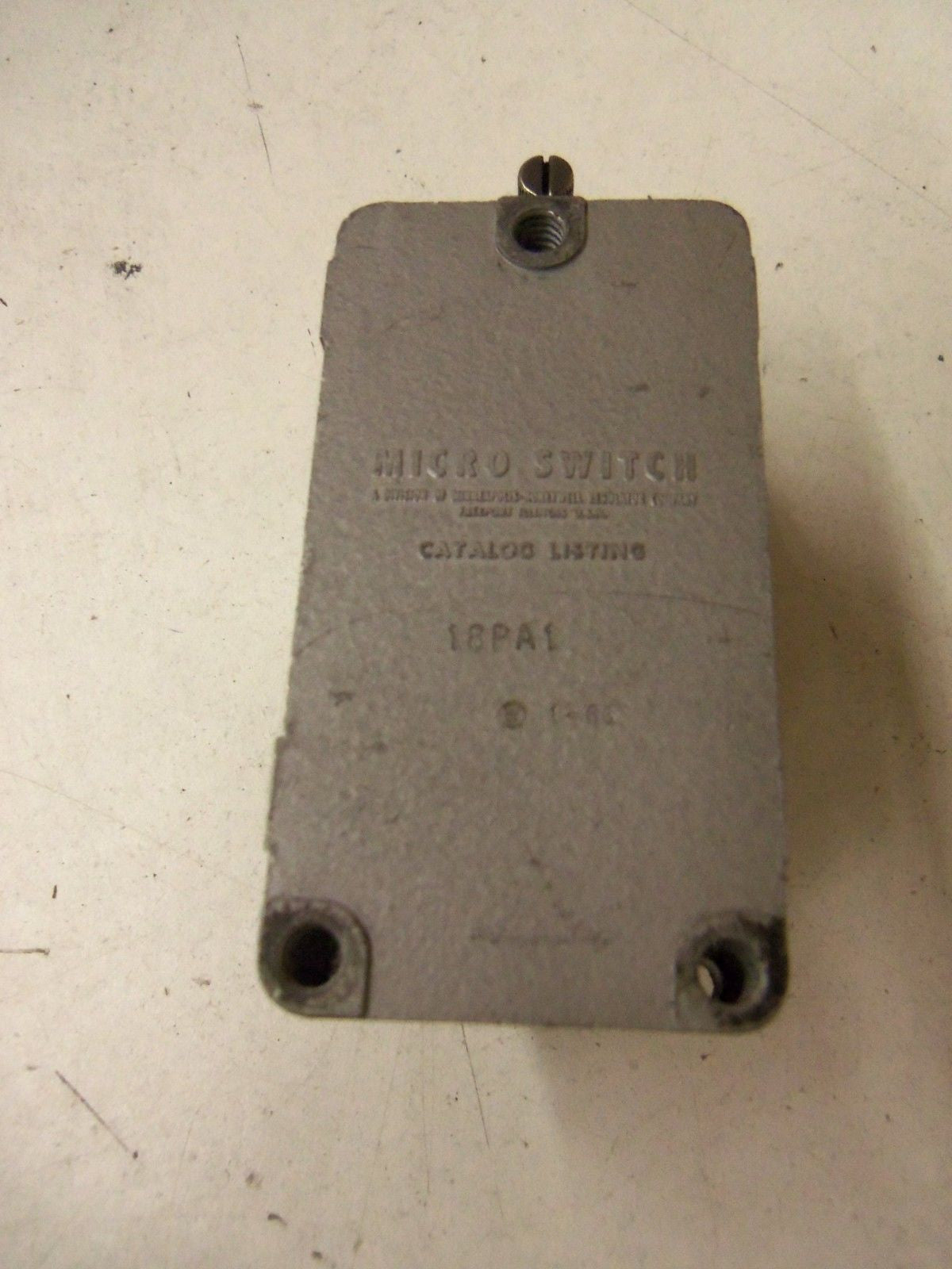 MICROSWITCH 201LS1 W/ 18PA1  *USED*