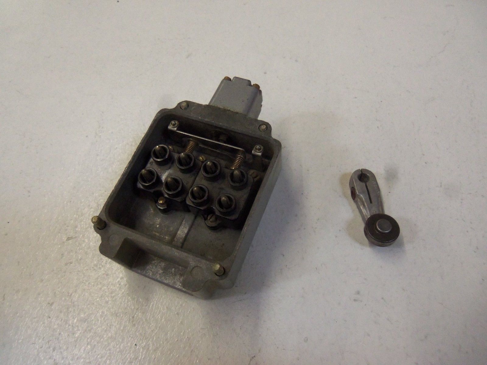 MICRO SWITCH 301LS1 (GREY) *USED*